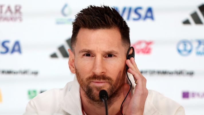 DOHA, QATAR - NOVEMBER 21: Lionel Messi of Argentina speaks  during the Argentina match day -1 Press Conference at Main Media Center on November 21, 2022 in Doha, Qatar. (Photo by Mohamed Farag/Getty Images)  messi