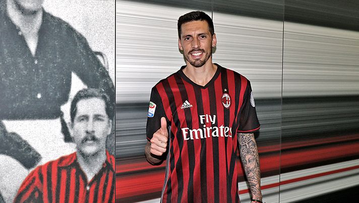 José Sosa, nuovo giocatore del Milan (credits: acmilan.com) 