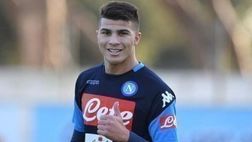 Napoli, Machach a riposo dopo la seduta pomeridiana. Visa mozzafiato dal suo terrazzo
