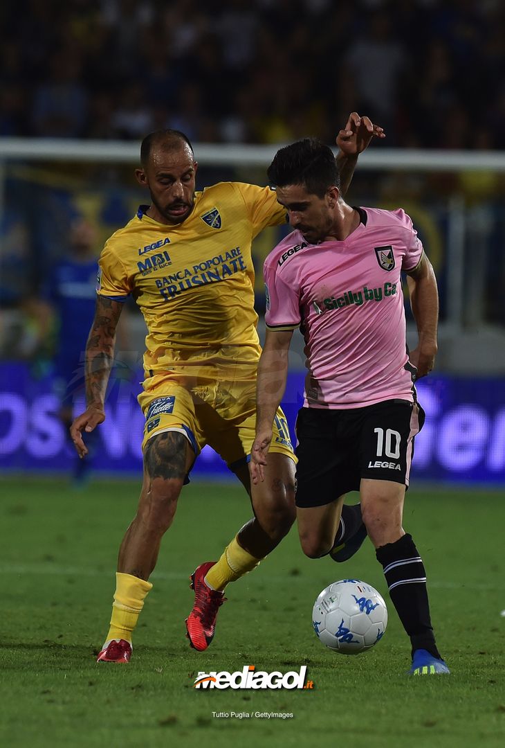  FROSINONE, ITALY - JUNE 16:  Danilo Soddimo (L) of Frosinone and Igor Coronado of Palermo compete for the ball during the serie B playoff match final between Frosinone Calcio v US Citta di Palermo at Stadio Benito Stirpe on June 16, 2018 in Frosinone, Italy.  (Photo by Tullio M. Puglia/Getty Images) 