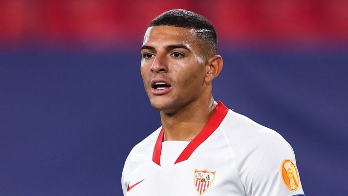 SEVILLE, SPAIN - DECEMBER 02: Diego Carlos of FC Sevilla looks on during the UEFA Champions League Group E stage match between FC Sevilla and Chelsea FC at Estadio Ramon Sanchez Pizjuan on December 02, 2020 in Seville, Spain. (Photo by David Ramos/Getty Images) SEVILLE, SPAIN - DECEMBER 02: Diego Carlos of FC Sevilla looks on during the UEFA Champions League Group E stage match between FC Sevilla and Chelsea FC at Estadio Ramon Sanchez Pizjuan on December 02, 2020 in Seville, Spain. (Photo by David Ramos/Getty Images)