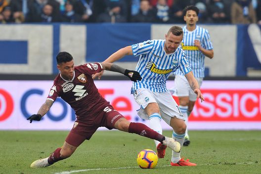  FERRARA, ITALY - FEBRUARY 03: Armando Izzo of Torino FC in action during the Serie A match between SPAL and Torino FC at Stadio Paolo Mazza on February 03, 2019 in Ferrara, Italy. (Photo by Mario Carlini / Iguana Press/Getty Images) 