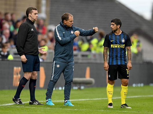 LIMERICK, IRELAND - AUGUST 13: Head coach FC Internazionale Frank de Boer and Ever Banega (R) chat during the International Champions Cup match between FC Internazionale Milano and Glasgow Celtic at Thomond Park on August 13, 2016 in Limerick, Ireland. (Photo by Claudio Villa - Inter/Inter via Getty Images) LIMERICK, IRELAND - AUGUST 13: Head coach FC Internazionale Frank de Boer and Ever Banega (R) chat during the International Champions Cup match between FC Internazionale Milano and Glasgow Celtic at Thomond Park on August 13, 2016 in Limerick, Ireland. (Photo by Claudio Villa - Inter/Inter via Getty Images)