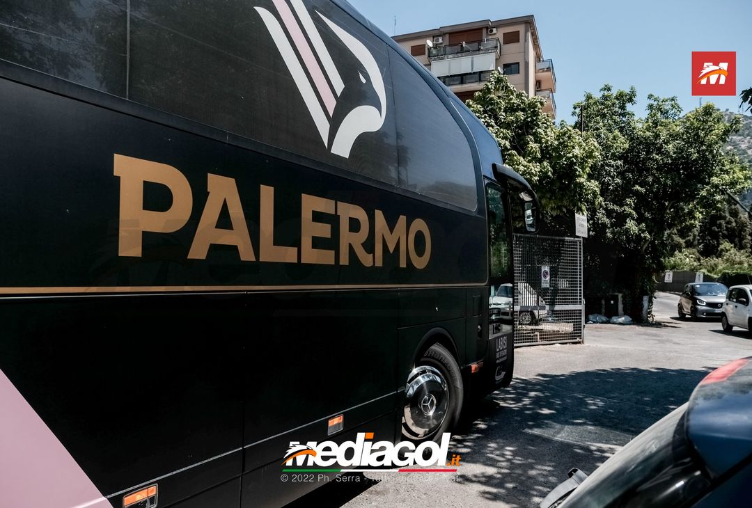 FOTO Torino-Palermo, rosanero in partenza dall’hotel (Gallery) - immagine 33