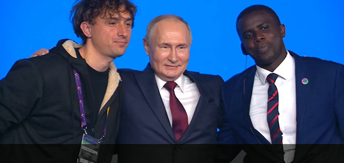 FOTO Jorit chiede un’istantanea a Putin: “Dimostriamo che lei è umano come tutti”- immagine 2