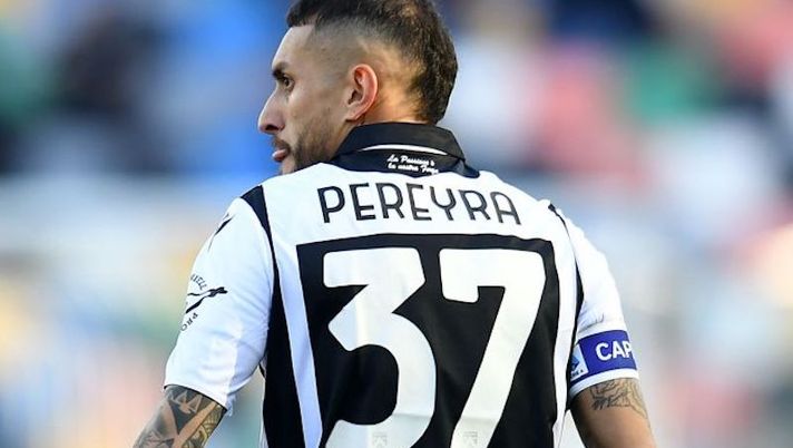 UDINE, ITALY - MARCH 05: Roberto Pereyra of Udinese Calcio looks on during the Serie A match between Udinese Calcio v UC Sampdoria at Dacia Arena on March 05, 2022 in Udine, Italy. (Photo by Alessandro Sabattini/Getty Images) Formazione Udinese, dalla difesa a Pereyra e l’attacco: chi gioca e chi no - immagine 1