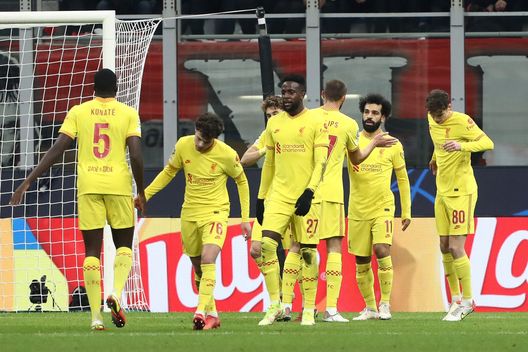 Il Liverpool esulta dopo il gol. FOTOGALLERY | Le immagini più belle del match contro il Liverpool- immagine 8