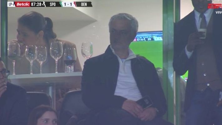 Mou “tradisce” Roma per Lisbona: il Benfica perde il derby per il titolo - immagine 1