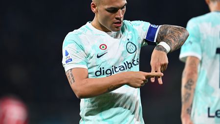 CREMONA, ITALY - JANUARY 28: Lautaro Martinez of FC Internazionale celebrates after scoring the goal during the Serie A match between US Cremonese and FC Internazionale at Stadio Giovanni Zini on January 28, 2023 in Cremona, Italy. (Photo by Mattia Ozbot - Inter/Inter via Getty Images)