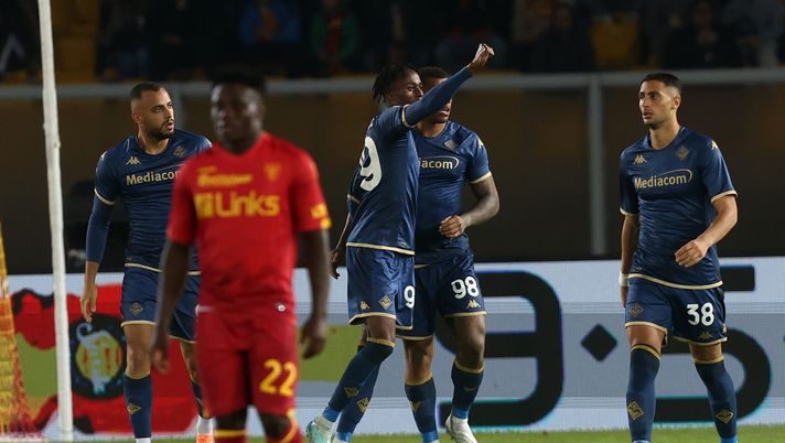 LECCE, ITALY - OCTOBER 17: Christian Kouamè of Fiorentina celebrates during the Serie A match between US Lecce and ACF Fiorentina at Stadio Via del Mare on October 17, 2022 in Lecce, Italy. (Photo by Maurizio Lagana/Getty Images) Fiorentina, con che attacco giochi? In difesa riposo per Igor - immagine 1