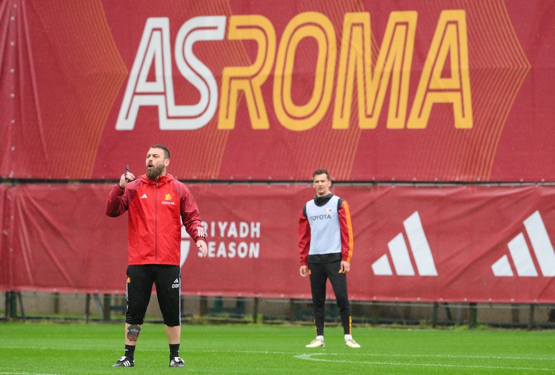 Roma, la ripresa degli allenamenti sotto la pioggia a Trigoria – FOTOGALLERY - immagine 9