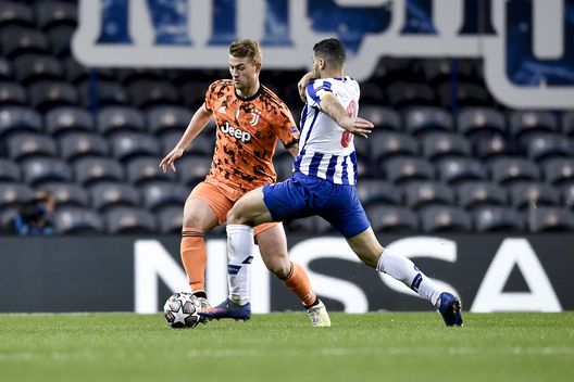 PORTO, PORTUGAL - FEBRUARY 17: Matthijs de Ligt of Juventus is challenged by Mehdi Taremi of FC Porto during the UEFA Champions League Round of 16 match between FC Porto and Juventus at Estadio do Dragao on February 17, 2021 in Porto, Portugal. Sporting stadiums around Portugal remain under strict restrictions due to the Coronavirus Pandemic as Government social distancing laws prohibit fans inside venues resulting in games being played behind closed doors. (Photo by Daniele Badolato - Juventus FC/Juventus FC via Getty Images) PORTO, PORTUGAL - FEBRUARY 17: Matthijs de Ligt of Juventus is challenged by Mehdi Taremi of FC Porto during the UEFA Champions League Round of 16 match between FC Porto and Juventus at Estadio do Dragao on February 17, 2021 in Porto, Portugal. Sporting stadiums around Portugal remain under strict restrictions due to the Coronavirus Pandemic as Government social distancing laws prohibit fans inside venues resulting in games being played behind closed doors. (Photo by Daniele Badolato - Juventus FC/Juventus FC via Getty Images)