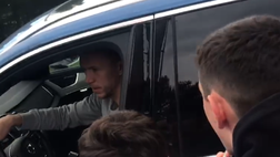 VIDEO FCIN1908 / Inter, Perisic si ferma per selfie e autografi con i tifosi