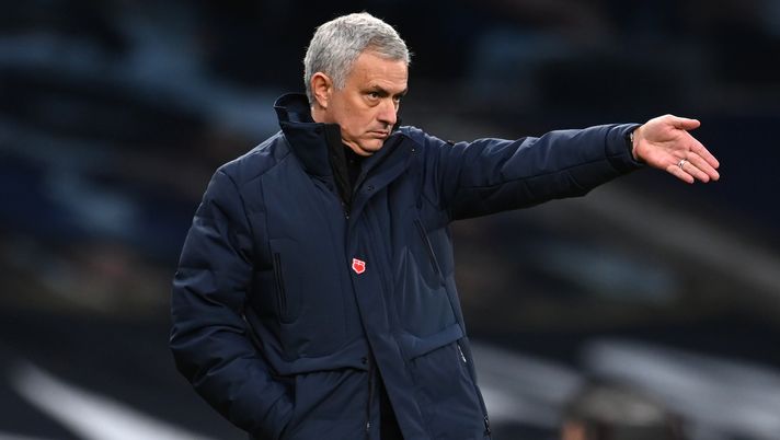 LONDON, ENGLAND - DECEMBER 20: Jose Mourinho, Manager of Tottenham Hotspur gives their team instructions during the Premier League match between Tottenham Hotspur and Leicester City at Tottenham Hotspur Stadium on December 20, 2020 in London, England. The match will be played without fans, behind closed doors as a Covid-19 precaution. (Photo by Andy Rain - Pool/Getty Images) LONDON, ENGLAND - DECEMBER 20: Jose Mourinho, Manager of Tottenham Hotspur gives their team instructions during the Premier League match between Tottenham Hotspur and Leicester City at Tottenham Hotspur Stadium on December 20, 2020 in London, England. The match will be played without fans, behind closed doors as a Covid-19 precaution. (Photo by Andy Rain - Pool/Getty Images)