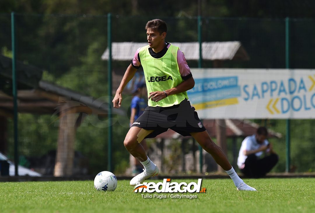  BELLUNO, ITALY - JULY 20: Norbert Balogh controls the ball during a training session at the US Citta' di Palermo training camp on July 20, 2018 in Belluno, Italy.  (Photo by Tullio M. Puglia/Getty Images) 
