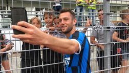 VIDEO FCIN1908 / Inter, De Vrij campione di disponibilità con i tifosi