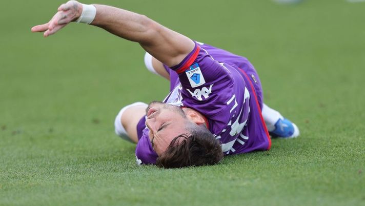 FLORENCE, ITALY - APRIL 16: Gaetano Castrovilli of ACF Fiorentina reacts during the Serie A match between ACF Fiorentina and Venezia FC at Stadio Artemio Franchi on April 17, 2022 in Florence, Italy. (Photo by Gabriele Maltinti/Getty Images) Infortunio Castrovilli, lo stop sarà di oltre 6 mesi: quanto rischia di stare fuori - immagine 1
