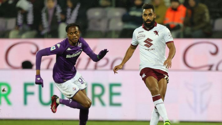 FLORENCE, ITALY - JANUARY 21: Christian Michael Kouakou Kouamé of ACF Fiorentina battles for the ball with Lévy Koffi Djidji of Torino FC during the Serie A match between ACF Fiorentina and Torino FC at Stadio Artemio Franchi on January 21, 2023 in Florence, Italy. (Photo by Gabriele Maltinti/Getty Images) Fiorentina-Torino 0-1, infortunio Djidji: botta al naso da valutare con esami - immagine 1