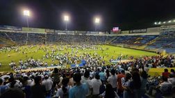 El Salvador, notte di tragedia sul campo da calcio: nella calca muoiono 12 persone