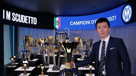 MILAN, ITALY - MAY 25: FC Internazionale president Steven Zhang poses with the Serie A trophy at FC Internazionale's Headquarters on May 25, 2021 in Milan, Italy. (Photo by Emilio Andreoli - Inter/Inter via Getty Images) MILAN, ITALY - MAY 25: FC Internazionale president Steven Zhang poses with the Serie A trophy at FC Internazionale's Headquarters on May 25, 2021 in Milan, Italy. (Photo by Emilio Andreoli - Inter/Inter via Getty Images)