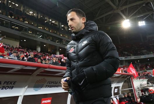 MOSCOW, RUSSIA - NOVEMBER 09: Head coach of FC Spartak Moscow Domenico Tedesco during the Russian Football League match between FC Spartak Moscow and FC Krylia Sovetov Samara on November 9, 2019 in Moscow, Russia. (Photo by Epsilon/Getty Images) MOSCOW, RUSSIA - NOVEMBER 09: Head coach of FC Spartak Moscow Domenico Tedesco during the Russian Football League match between FC Spartak Moscow and FC Krylia Sovetov Samara on November 9, 2019 in Moscow, Russia. (Photo by Epsilon/Getty Images)