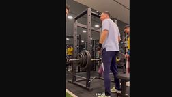 VIDEO / Ozil, la trasformazione prosegue: alza 150 kg