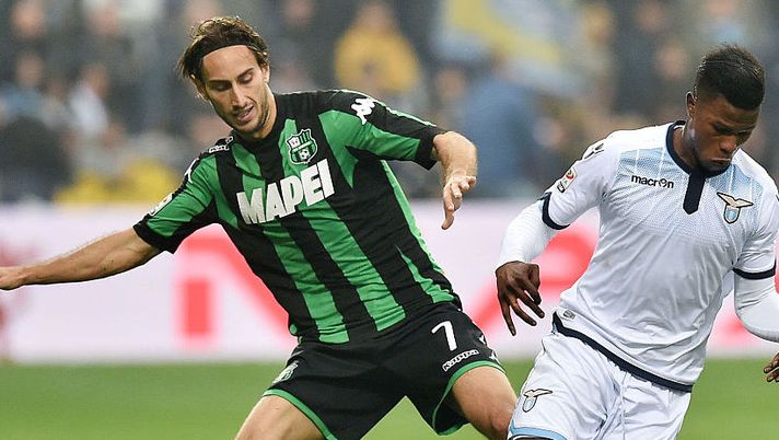 REGGIO NELL'EMILIA, ITALY - OCTOBER 18: Simone Missiroli of Sassulo and Balde Keita of Lazio in action during the Serie A match between US Sassuolo Calcio and SS Lazio at Mapei Stadium - Citta del Tricolore on October 18, 2015 in Reggio nell'Emilia, Italy. (Photo by Giuseppe Bellini/Getty Images) Sassuolo, ancora a parte Gazzola! E intanto si rivede Missiroli… - immagine 1
