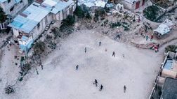 Haiti, uno squarcio fra le macerie: povertà e distruzione, ma il pallone c’è sempre…