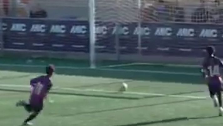 Barcellona, il gol del figlio di Kluivert con gli avversari “in panchina”: polemiche! - immagine 1