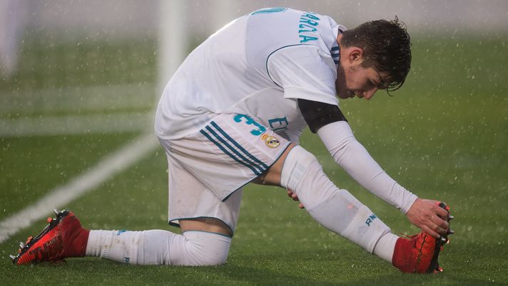 MADRID, SPAIN - MARCH 14: Fran Garcia of Real Madrid tries to avoid getting a cramp during the UEFA Youth League Quarter-final between Real Madrid and Chelsea at estadio Alfredo Di Stefano on March 14, 2018 in Madrid, Spain. (Photo by Denis Doyle/Getty Images) 
