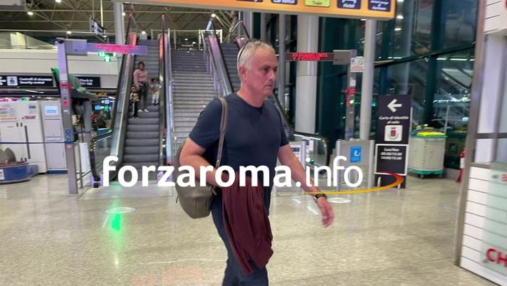 Mourinho è atterrato a Roma: “Parliamo il 13 agosto” – FOTO – VIDEO - immagine 1