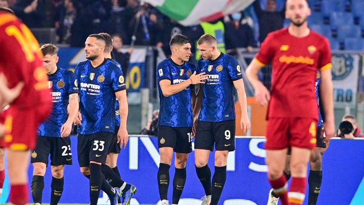 È crisi nera: l’Inter di Dzeko umilia la Roma 3-0 – FOTO - immagine 1