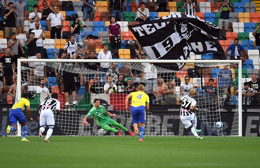 UDINE, ITALY - AUGUST 22: Roberto Pereyra of Udinese Calcio scores the 1-2 goal during the Serie A match between Udinese Calcio v Juventus at Dacia Arena on August 22, 2021 in Udine, Italy. (Photo by Alessandro Sabattini/Getty Images) UDINE, ITALY - AUGUST 22: Roberto Pereyra of Udinese Calcio scores the 1-2 goal during the Serie A match between Udinese Calcio v Juventus at Dacia Arena on August 22, 2021 in Udine, Italy. (Photo by Alessandro Sabattini/Getty Images)