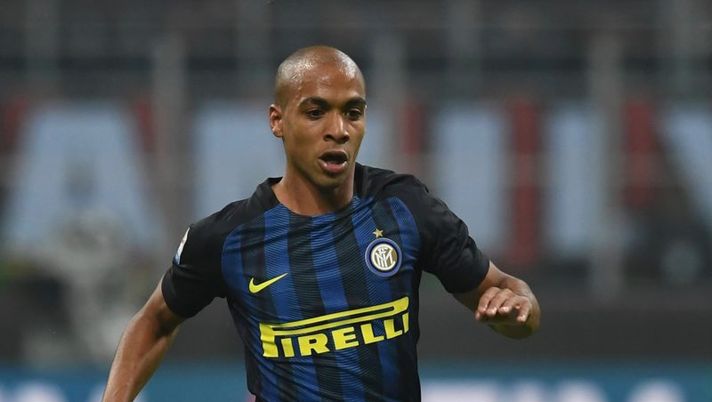 MILAN, ITALY - NOVEMBER 20:  Joao Mario of FC Internazionale in action during the Serie A match between AC Milan and FC Internazionale at Stadio Giuseppe Meazza on November 20, 2016 in Milan, Italy.  (Photo by Valerio Pennicino/Getty Images)  Inter, Vecchi sceglie modulo e formazione: da Ansaldi a Banega, tutte le novità - immagine 1