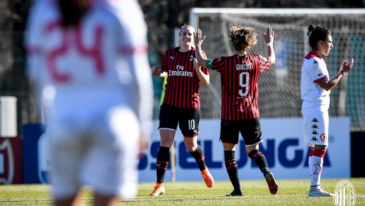 Berglind Björg Thorvaldsdottir del Milan Femminile esulta per un gol in Milan-Pink Bari (credits: acmilan.com) 
