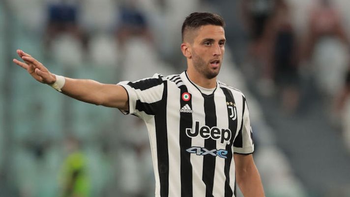 TURIN, ITALY - AUGUST 14: Rodrigo Bentancur of Juventus gestures during the pre-season friendly match between Juventus and Atalanta BC at Allianz Stadium on August 14, 2021 in Turin, Italy. (Photo by Emilio Andreoli/Getty Images) Percy rivela: “Luis Suarez ha detto a Gerrard di prendere Bentancur: l’Aston Villa fa sul serio” - immagine 1