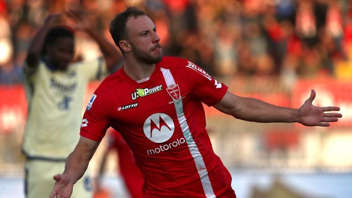 MONZA, ITALY - NOVEMBER 06: Carlos Augusto of AC Monza celebrates after scoring the opening goal during the Serie A match between AC Monza and Hellas Verona at Stadio Brianteo on November 06, 2022 in Monza, Italy. (Photo by Marco Luzzani/Getty Images) Di Marzio: “Inter forte su Carlos Augusto: si prova a stringere per l’esterno” - immagine 1