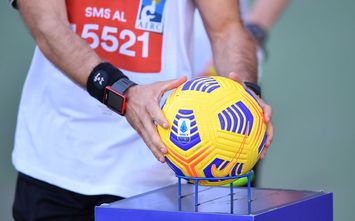  TURIN, ITALY - NOVEMBER 08: Official nike ball during the Serie A match between Torino FC and FC Crotone at Stadio Olimpico di Torino on November 8, 2020 in Turin, Italy. (Photo by Valerio Pennicino/Getty Images)