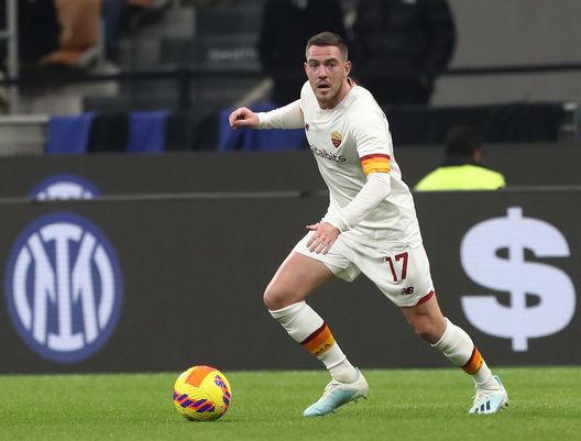 MILAN, ITALY - FEBRUARY 08: Jordan Veretout of AS Roma (Photo by Marco Luzzani/Getty Images) Graziani consiglia la Fiorentina: “Due nomi da prendere subito”- immagine 2