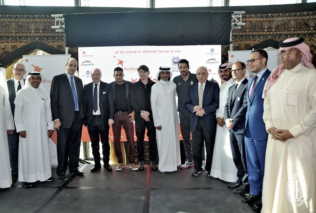  Foto di gruppo a Doha (credits: Official A.C. Milan Twitter account) 