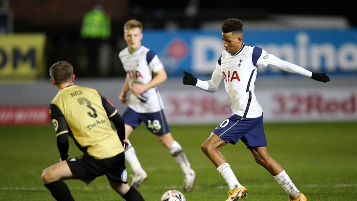 CROSBY, ENGLAND - JANUARY 10: Gedson Fernandes of Tottenham Hotspur controls the ball under pressure from James Joyce of Marine during the FA Cup Third Round match between Marine and Tottenham Hotspur at Rossett Park on January 10, 2021 in Crosby, England. Sporting stadiums around England remain under strict restrictions due to the Coronavirus Pandemic as Government social distancing laws prohibit fans inside venues resulting in games being played behind closed doors. (Photo by Clive Brunskill/Getty Images) CROSBY, ENGLAND - JANUARY 10: Gedson Fernandes of Tottenham Hotspur controls the ball under pressure from James Joyce of Marine during the FA Cup Third Round match between Marine and Tottenham Hotspur at Rossett Park on January 10, 2021 in Crosby, England. Sporting stadiums around England remain under strict restrictions due to the Coronavirus Pandemic as Government social distancing laws prohibit fans inside venues resulting in games being played behind closed doors. (Photo by Clive Brunskill/Getty Images)
