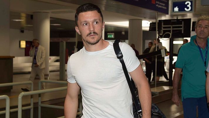 New As Roma signing Mario Rui is seen at Fiumicino Airport on July 6, 2016 in Rome, Italy. New As Roma signing Mario Rui is seen at Fiumicino Airport on July 6, 2016 in Rome, Italy.