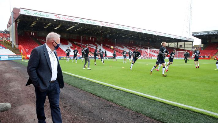 ABERDEEN, SCOTLAND - AUGUST 01: Former Rangers FC manger Ally McCoist is seen wearing a face mask pitchside as the teams warm up prior to the Ladbrokes Premiership match between Aberdeen and Rangers at Pittodrie Stadium on August 01, 2020 in Aberdeen, Scotland. Football Stadiums around Europe remain empty due to the Coronavirus Pandemic as Government social distancing laws prohibit fans inside venues resulting in all fixtures being played behind closed doors. (Photo by Andrew Milligan/Pool via Getty Images) ABERDEEN, SCOTLAND - AUGUST 01: Former Rangers FC manger Ally McCoist is seen wearing a face mask pitchside as the teams warm up prior to the Ladbrokes Premiership match between Aberdeen and Rangers at Pittodrie Stadium on August 01, 2020 in Aberdeen, Scotland. Football Stadiums around Europe remain empty due to the Coronavirus Pandemic as Government social distancing laws prohibit fans inside venues resulting in all fixtures being played behind closed doors. (Photo by Andrew Milligan/Pool via Getty Images)