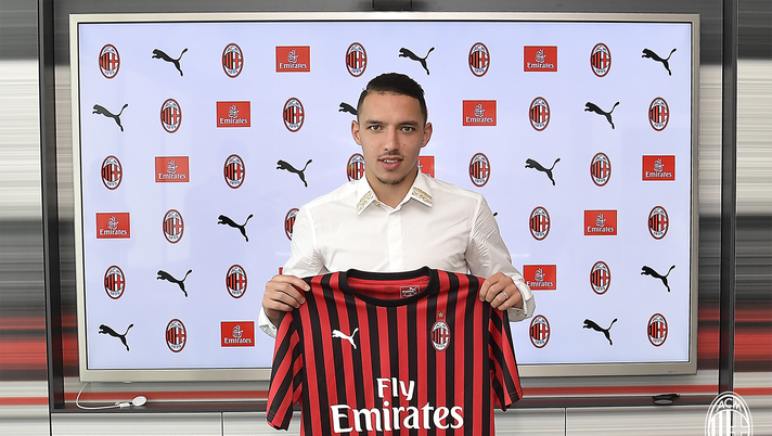 Ismael Bennacer, nuovo centrocampista del Milan (credits: acmilan.com) 
