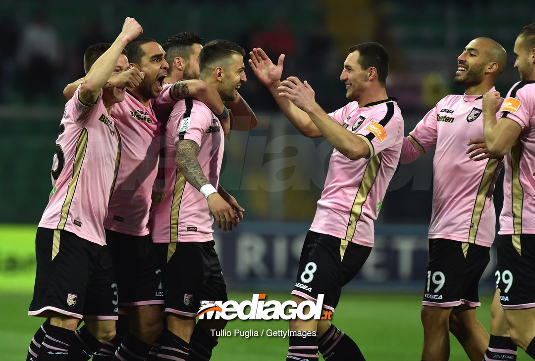  PALERMO, ITALY - MARCH 02: Aleksandar Trajkovski of Palermo celebrates after scoring the opening goal during the Serie B match between US Citta di Palermo and Lecceat Stadio Renzo Barbera on March 02, 2019 in Palermo, Italy. (Photo by Tullio M. Puglia/Getty Images) 