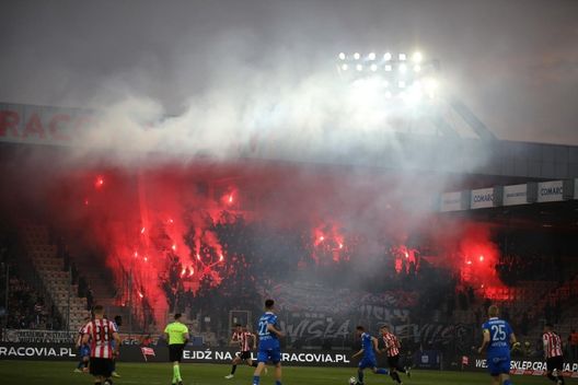 500 ultras vestiti di nero non bastano al Wisla: derby di Cracovia da 0-0 e salvezza sempre in bilico…- immagine 2