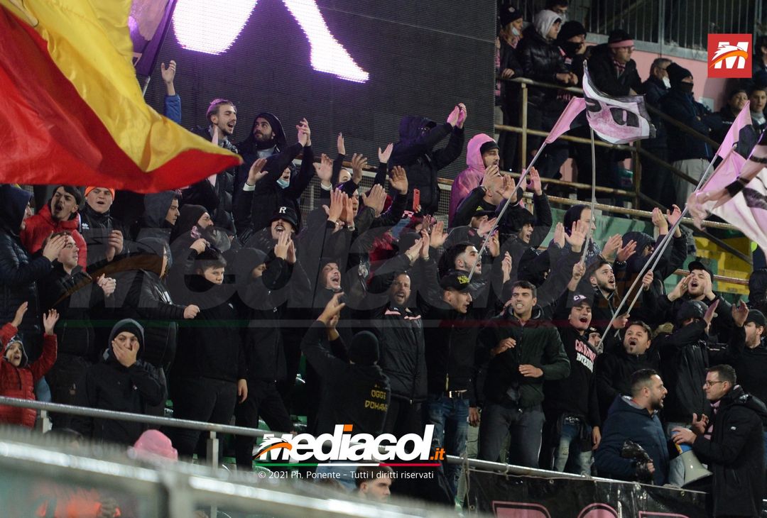 FOTO, i tifosi allo stadio per Palermo – Monopoli 2-1 (Gallery) - immagine 33