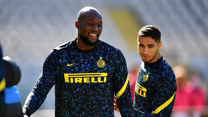 TURIN, ITALY - MARCH 14: Romelu Lukaku of Internazionale warms up prior to the Serie A match between Torino FC and FC Internazionale at Stadio Olimpico di Torino on March 14, 2021 in Turin, Italy. Sporting stadiums around Italy remain under strict restrictions due to the Coronavirus Pandemic as Government social distancing laws prohibit fans inside venues resulting in games being played behind closed doors. (Photo by Valerio Pennicino/Getty Images) Calciomercato: Inter Lukaku si avvicina, il Milan punta al riscatto di Messias- immagine 2