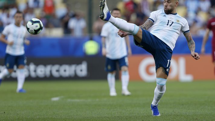 RIO DE JANEIRO, BRAZIL - JUNE 28: Nicolas Otamendi of Argentina kicks the ball during the Copa America Brazil 2019 quarterfinal match between Argentina and Venezuela at Maracana Stadium on June 28, 2019 in Rio de Janeiro, Brazil. (Photo by Wagner Meier/Getty Images) 