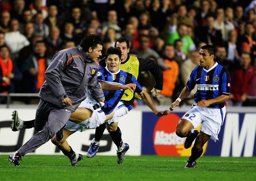 VALENCIA, SPAIN - MARCH 06: Julio Cruz of Inter Milan trys to kick David Navarro of Valencia as the game gets out of control at the final whistle of the UEFA Champions League last of sixteen, second leg match between Valencia and Inter Milan on March 6, 2007 at the Mestalla Stadium in Valencia, Spain. (Photo by Jamie McDonald/Getty Images) VALENCIA, SPAIN - MARCH 06: Julio Cruz of Inter Milan trys to kick David Navarro of Valencia as the game gets out of control at the final whistle of the UEFA Champions League last of sixteen, second leg match between Valencia and Inter Milan on March 6, 2007 at the Mestalla Stadium in Valencia, Spain. (Photo by Jamie McDonald/Getty Images)